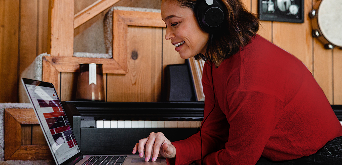 Woman making music | CB | 1200x580 Woman making music | CB | 1200x580