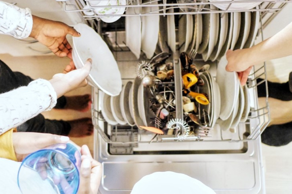 doing dishes | DG| 576x384